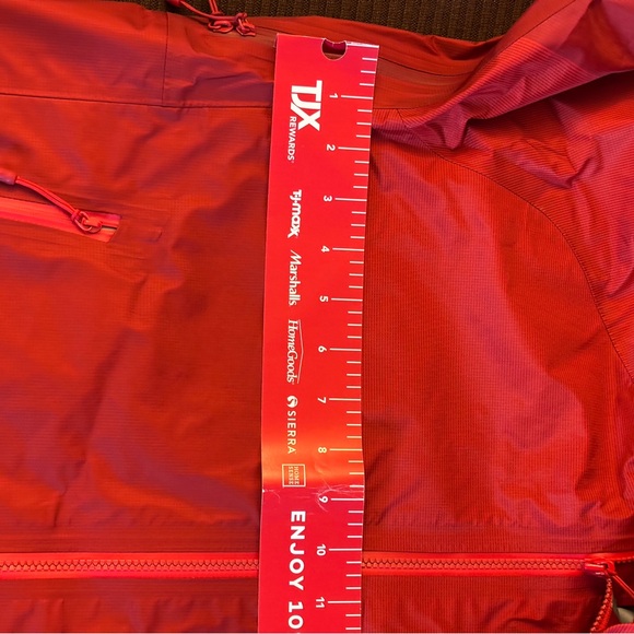 The North Face GORE TEX Red Raincoat - Picture 4 of 15